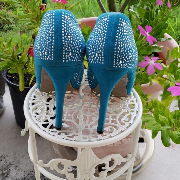 💥Dots sexy pumps.size 7. ...4 1/2" - Picture 5 of 8